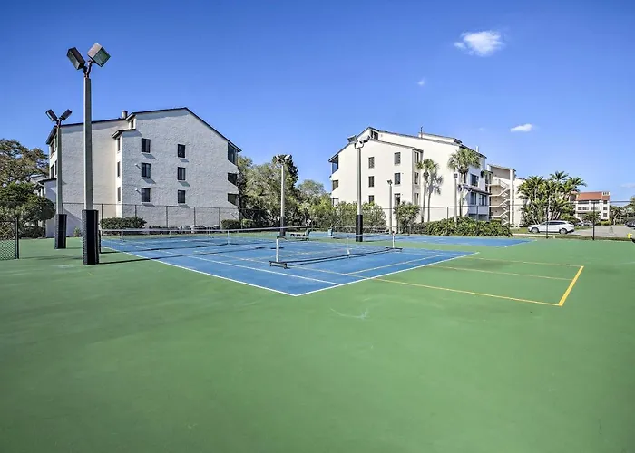 Sunny Siesta Key Condo W/ Beach Access + Pool!