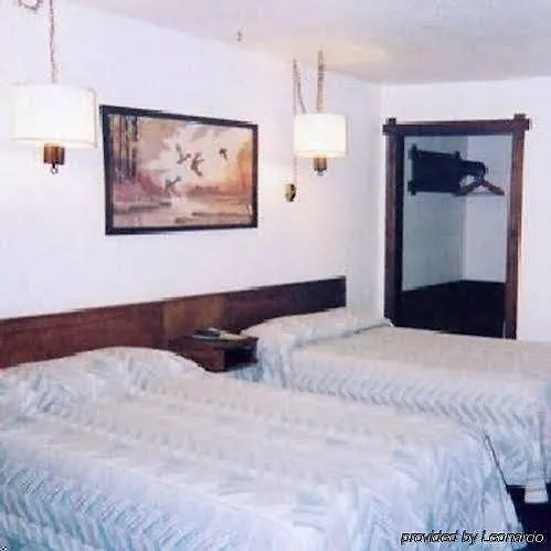 Budget Host Longhorn Motel