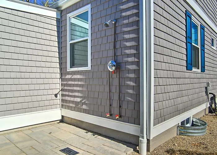 Walk To Shore: Updated Buzzards Bay Cottage!