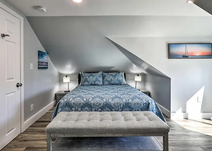 Old Orchard Beach Apartment - Quick Walk To Beach!