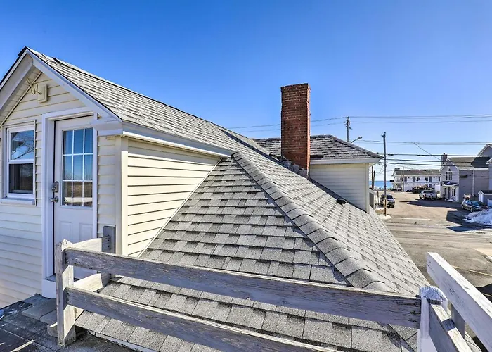 Old Orchard Beach Apartment - Quick Walk To Beach!
