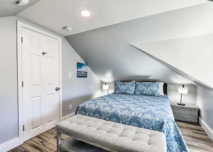 Old Orchard Beach Apartment - Quick Walk To Beach!