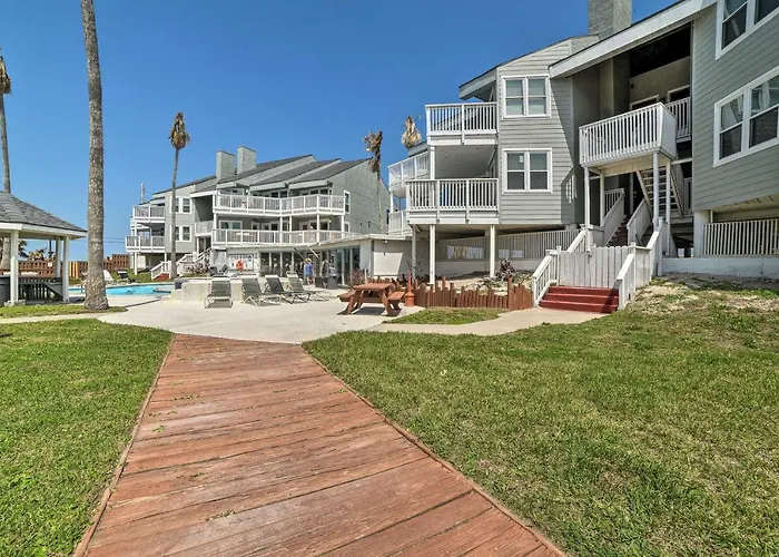 Oceanfront Texas Condo W/ Pool: Pets Stay Free