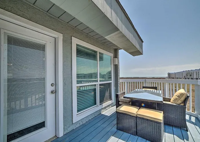 Oceanfront Texas Condo W/ Pool: Pets Stay Free