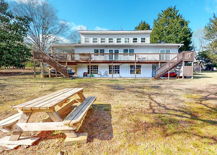 Waterfront Lake Murray Home W/ Dock: Dogs Welcome!