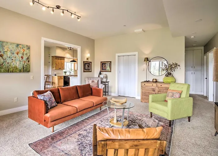Lovely Canyon View Apartment W/ Patio & Yard