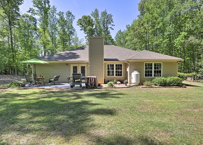 Family-Friendly Home W/ Lake Oconee Access + Patio