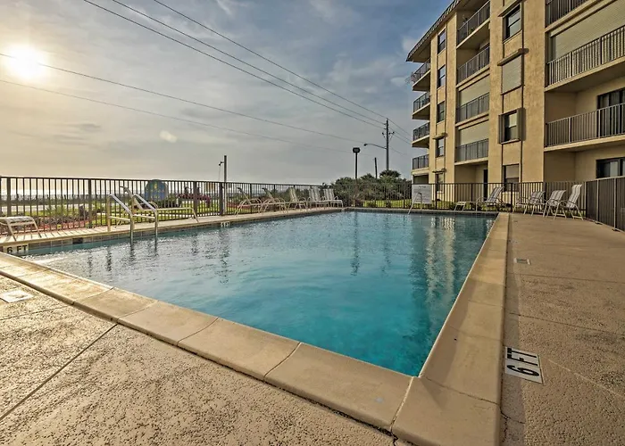 Oceanfront Ormond Beach Getaway W/ Balcony!