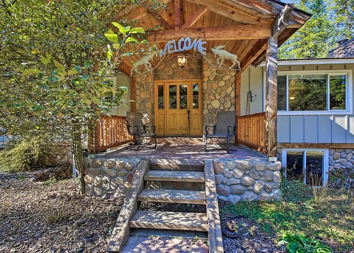 Quaint Priest Lake Cabin W/ Patio < 1 Mi To Lake!