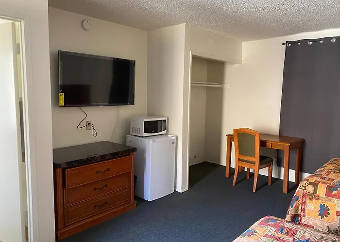 Golden Hills Motel