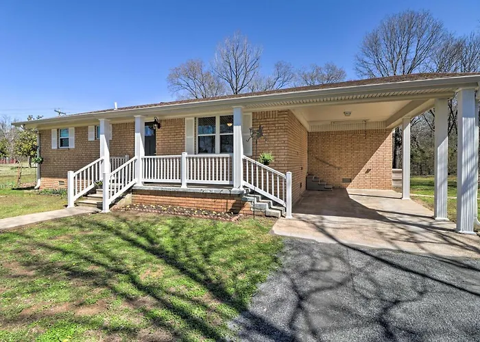 Greers Ferry Home W/ Yard, < 1 Mi To Marina!