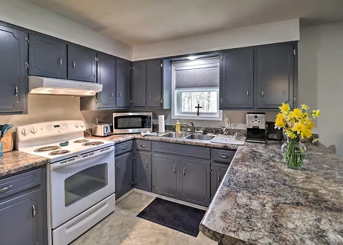 Greers Ferry Home W/ Yard, < 1 Mi To Marina!