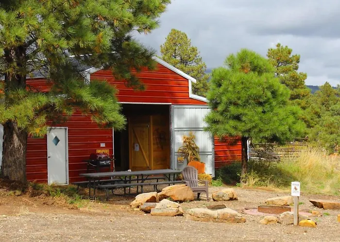 Canyonlands Barn Cabin With Loft, Full Kitchen, Dining Area For Large Groups