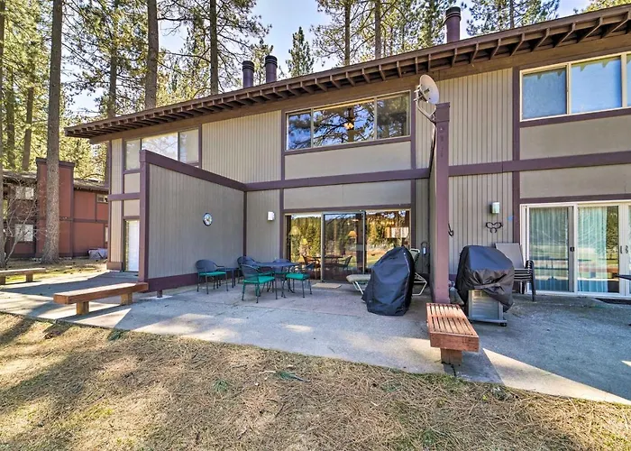 Quiet Unit W/ Golf Course & Mtn Views In Graeagle!