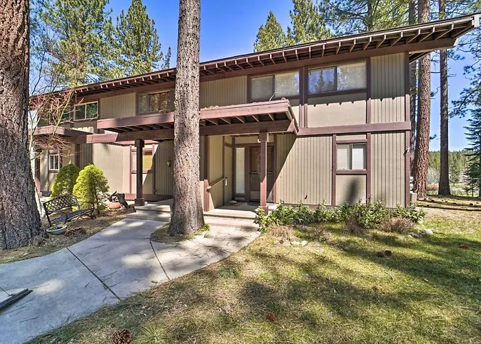 Quiet Unit W/ Golf Course & Mtn Views In Graeagle!