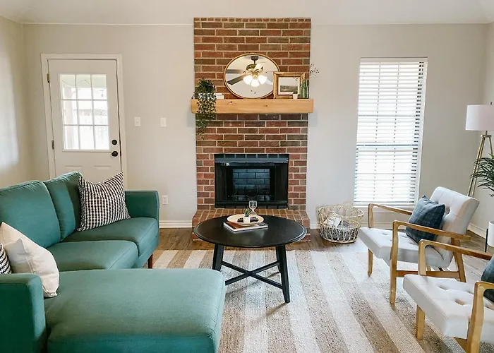 The Pearl: A Fully Updated 3 Bedroom Home Near Acu