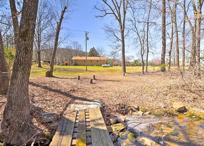 Greers Ferry Home W/ Yard, < 1 Mi To Marina!
