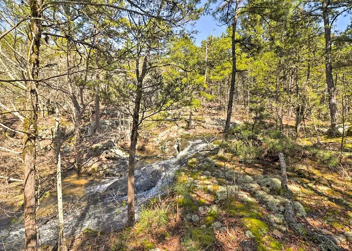 Greers Ferry Home W/ Yard, < 1 Mi To Marina!