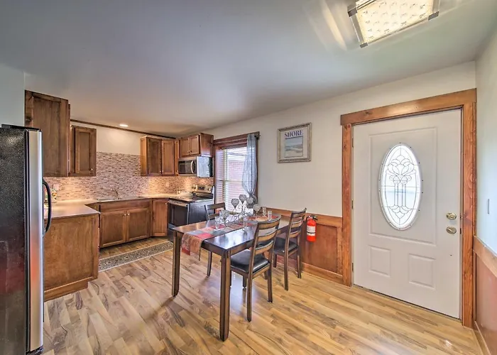 Cozy Ellsworth Home W/ Yard, 15 Mi To Acadia!