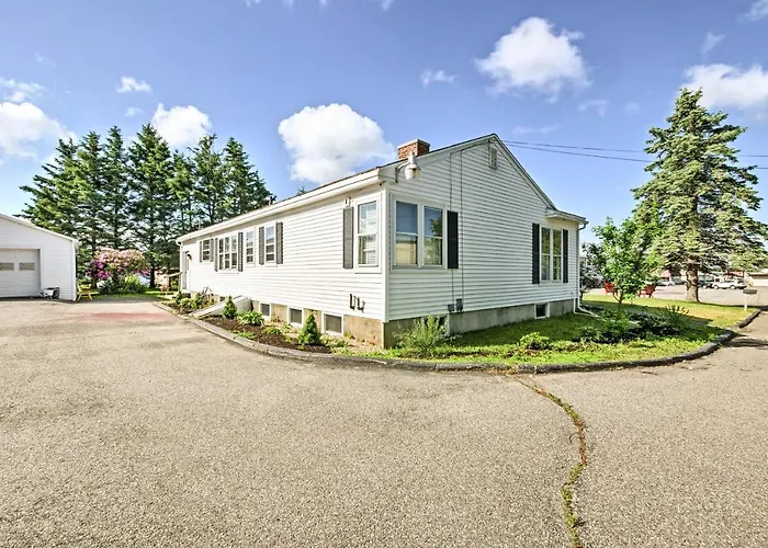 Cozy Ellsworth Home W/ Yard, 15 Mi To Acadia!