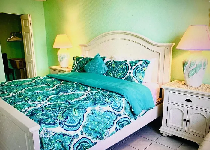 Harbor Towers Yacht&Racquet Club on Siesta Key