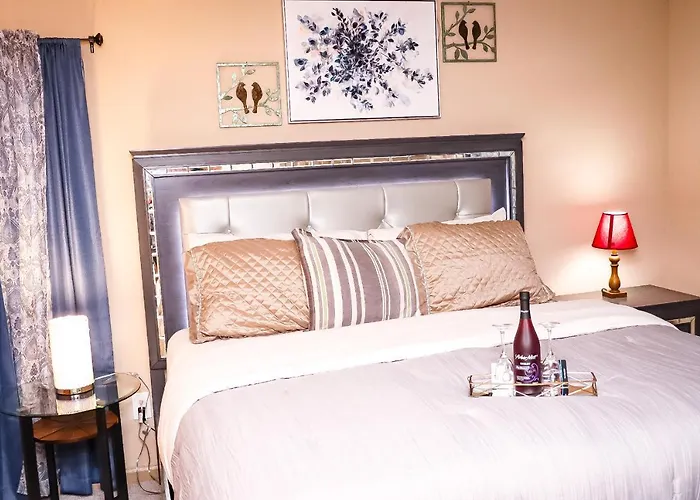 Easy Access 2Beds,1Bt Luxury Kingbed With Pool Sleeps 4