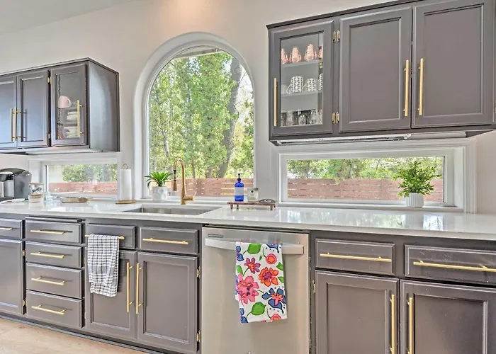 1 Mi To Drinks & Dining: Getaway In Grants Pass