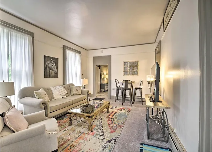 Romantic Apt Near Wineries, Golf & Lake Erie!