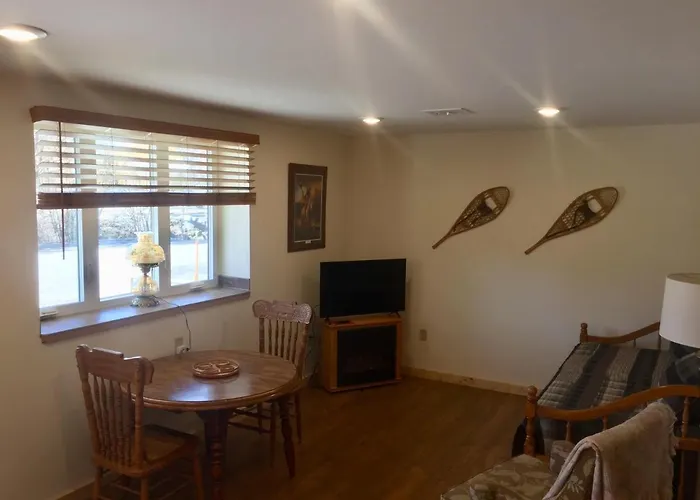 Creekside Downtown Vacation Suites, Only Adults 25 Or Older