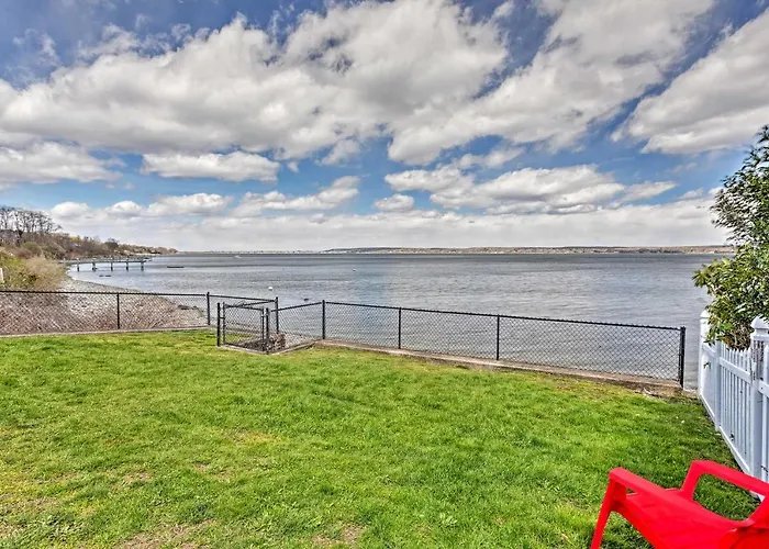 Waterfront Portsmouth Cottage: 8 Mi. From Newport!
