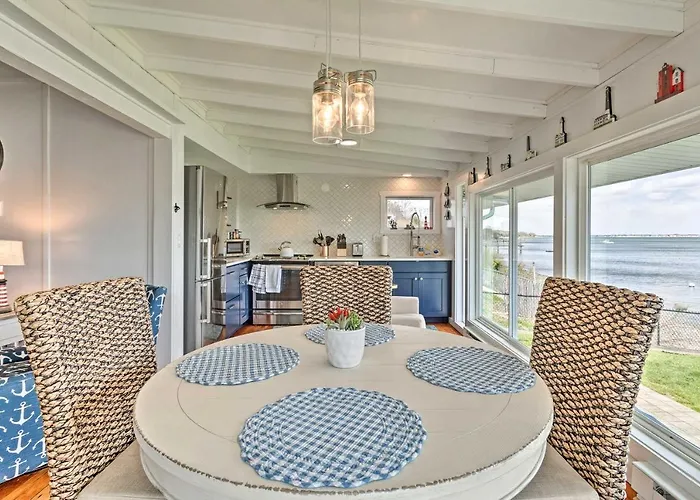 Waterfront Portsmouth Cottage: 8 Mi. From Newport!