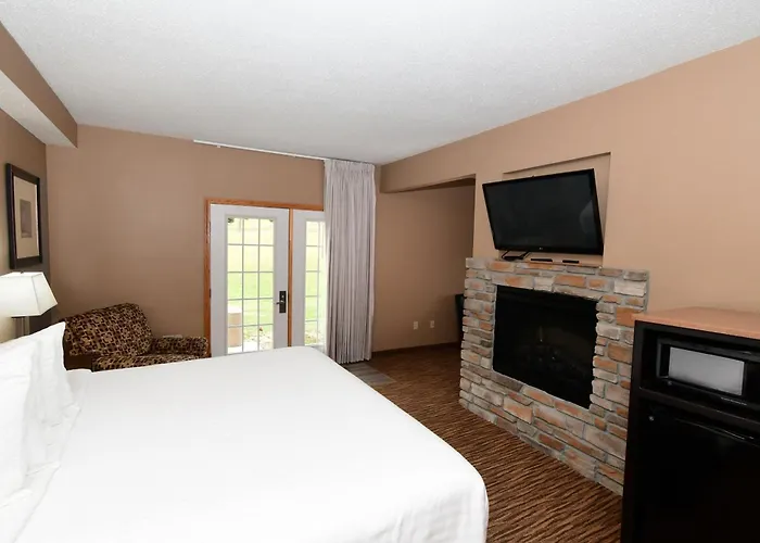 Cobblestone Inn & Suites - Denison | Majestic Hills