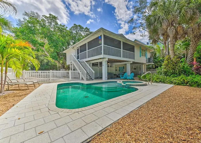 Canal-Front Gem W/ Pool & Hot Tub In Anna Maria