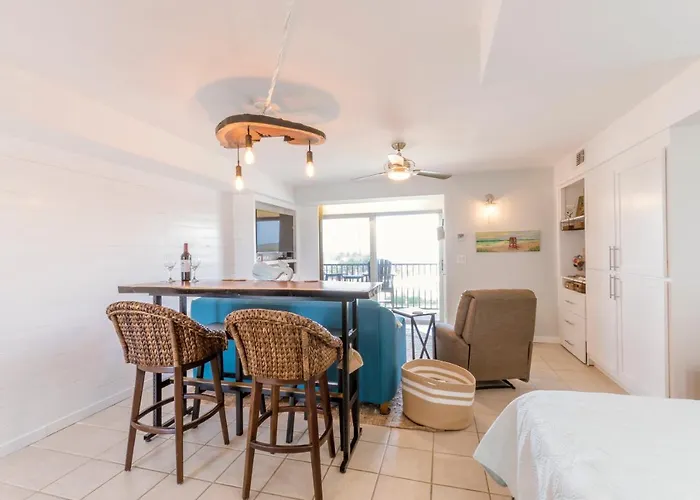 Stunning Ocean Views Steps From The Beach With Pool! Fabulous 4Th Floor Studio!