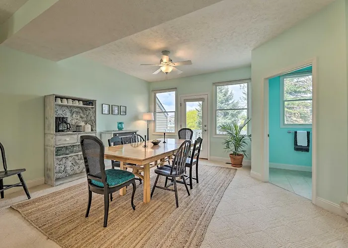 Bright Manistee Condo W/ Beach + Pool Access!