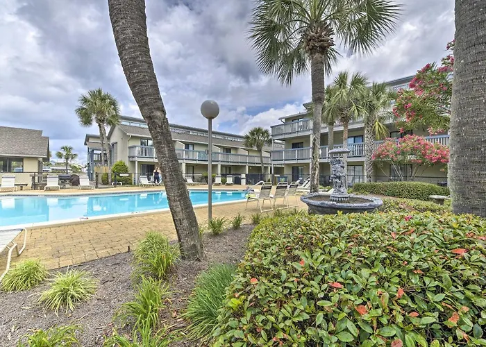 Panama City Condo W/ Balcony & Pool, Walk To Beach