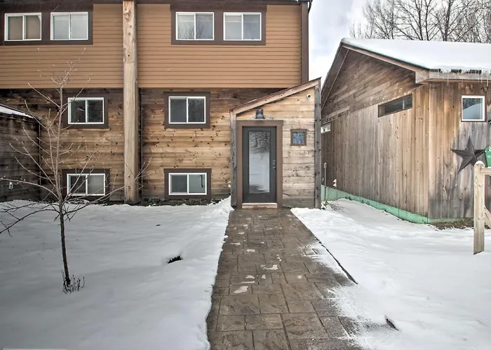 Slopeside Burke Mtn Condo W/ Amenity Access!