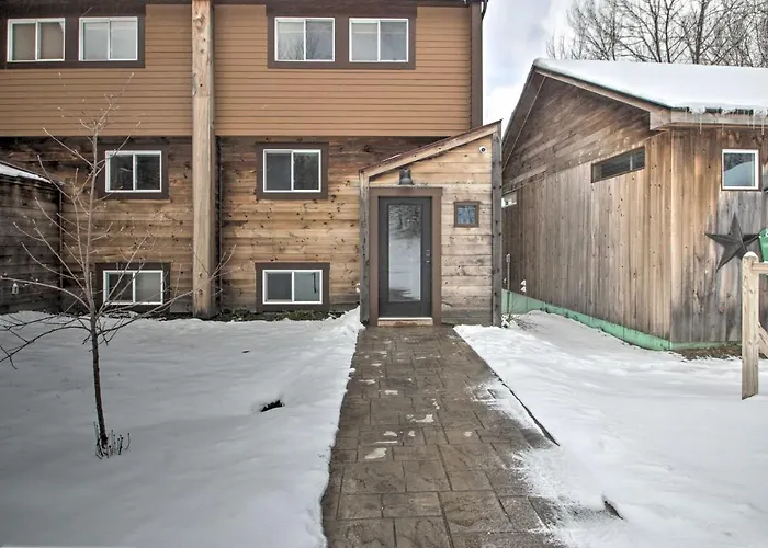 Slopeside Burke Mountain Condo W/ Fireplace!