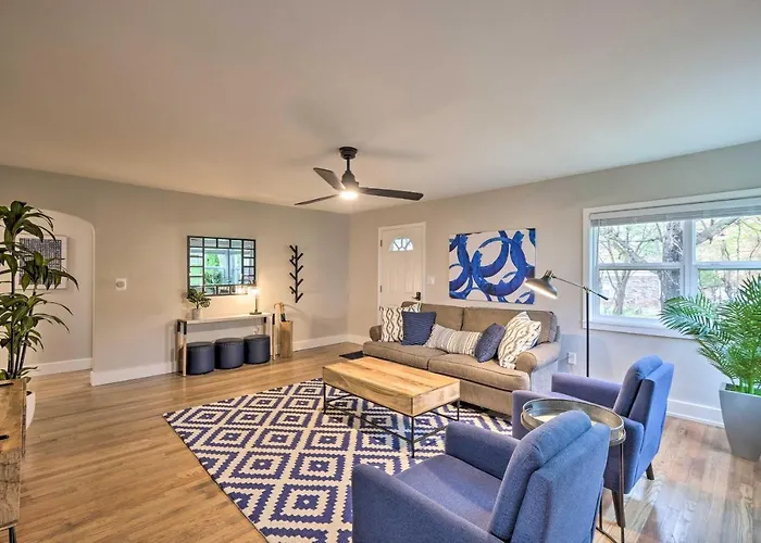 Updated Fayetteville Home < 2 Miles To Uark!