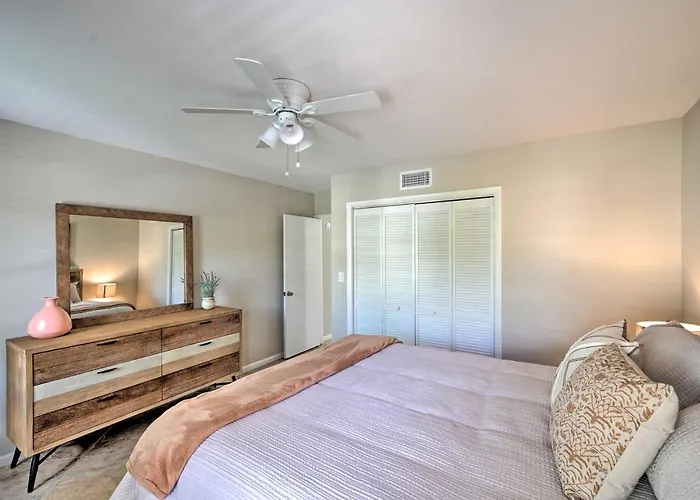 Naples Condo W/ Enclosed Balcony & Lake Views!
