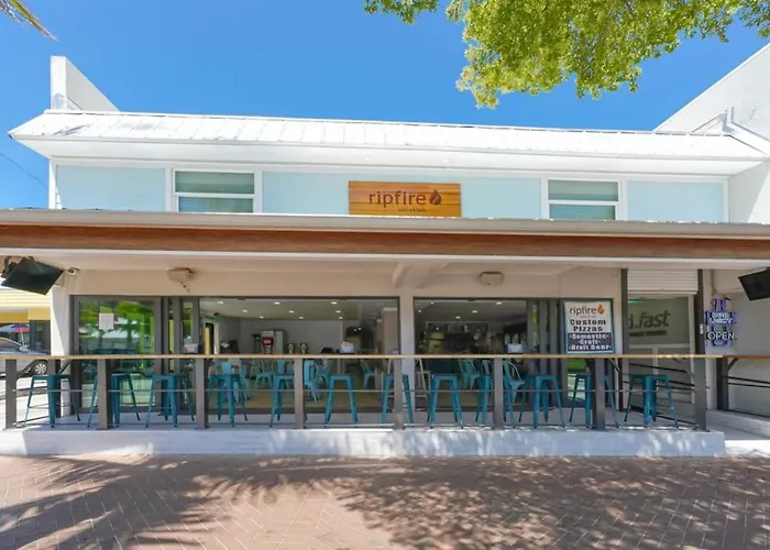 Siesta Key Village-Suite #3: A Block To The Beach!