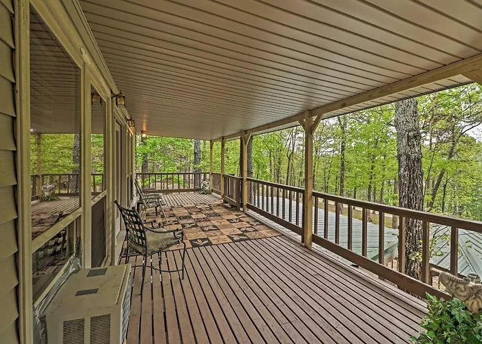 Secluded Edgemont Getaway W/ Huge Outdoor Deck!