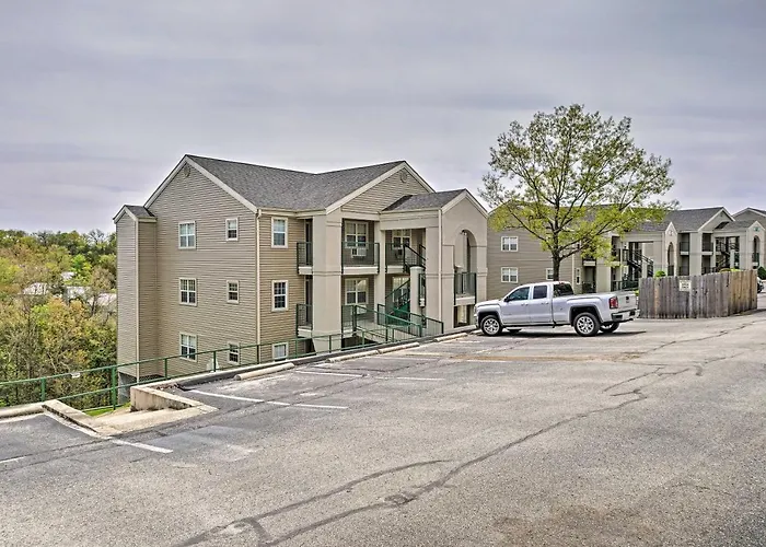 Branson Condo On Golf Course W/ Pool Access!