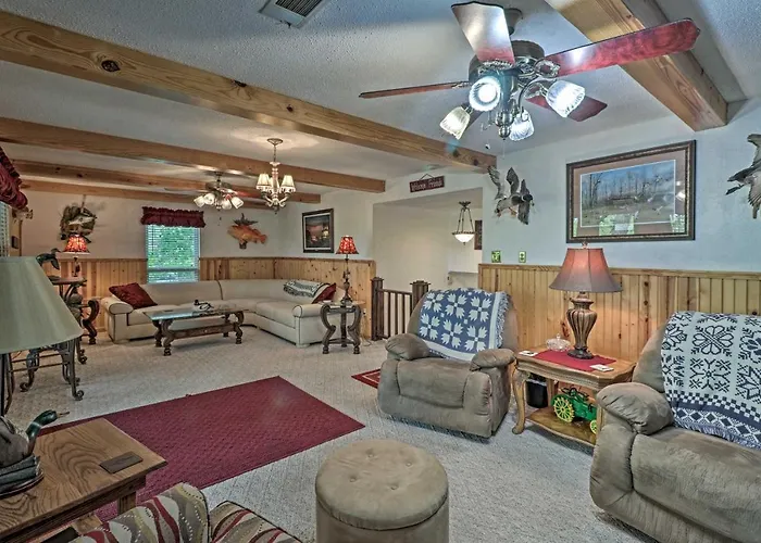 Secluded Edgemont Getaway W/ Huge Outdoor Deck!