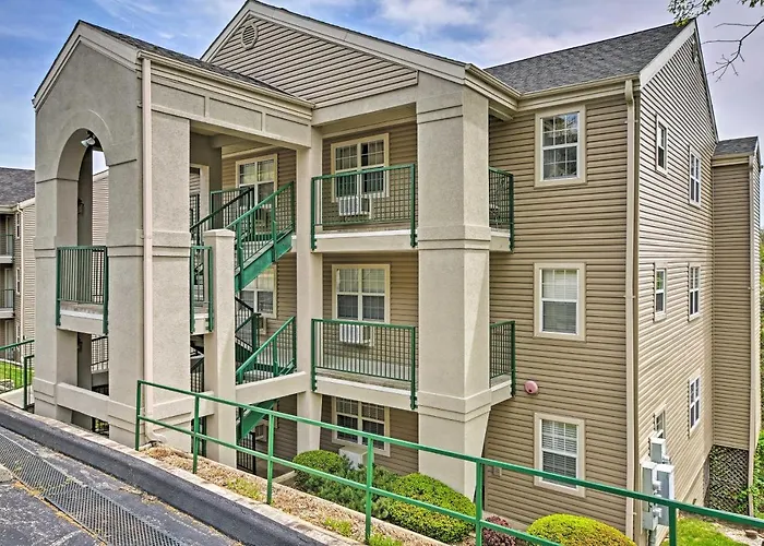 Branson Condo On Golf Course W/ Pool Access!