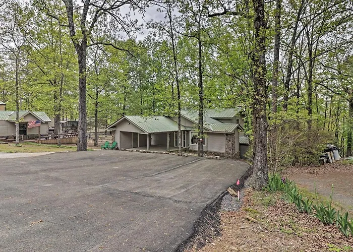 Secluded Edgemont Getaway W/ Huge Outdoor Deck!