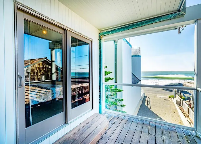 Beach Villa Home - Walk To Beaches Trails Restaurants Activities & More