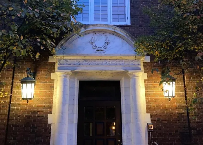The Argus Hotel & Cocktail Lounge