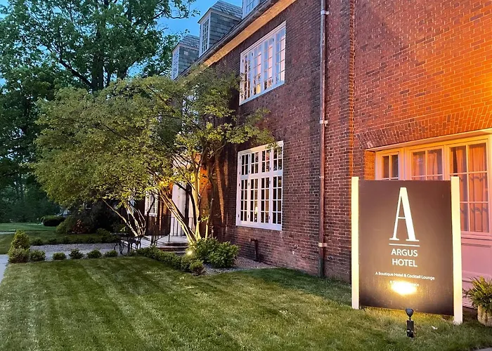The Argus Hotel & Cocktail Lounge