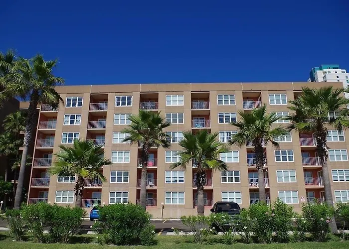 Relaxing Top Floor Corner 2Br Condo With Great View - 3 Minute Walk To The Beach!